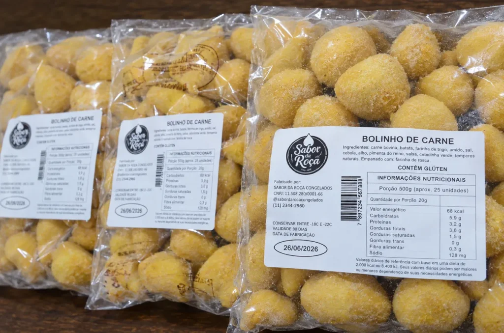 Salgados congelados separados por sabores para revenda